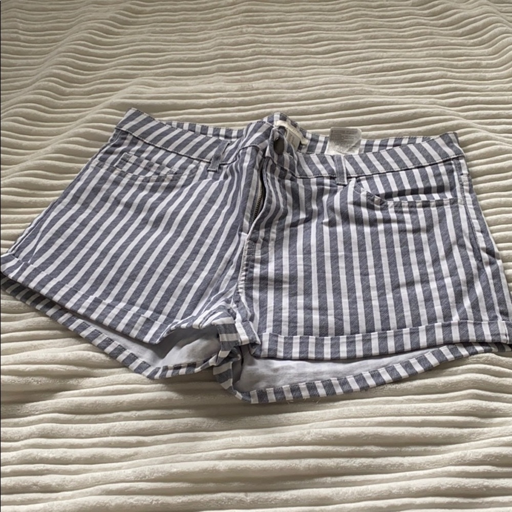 🌻blue and white striped high rise shorts